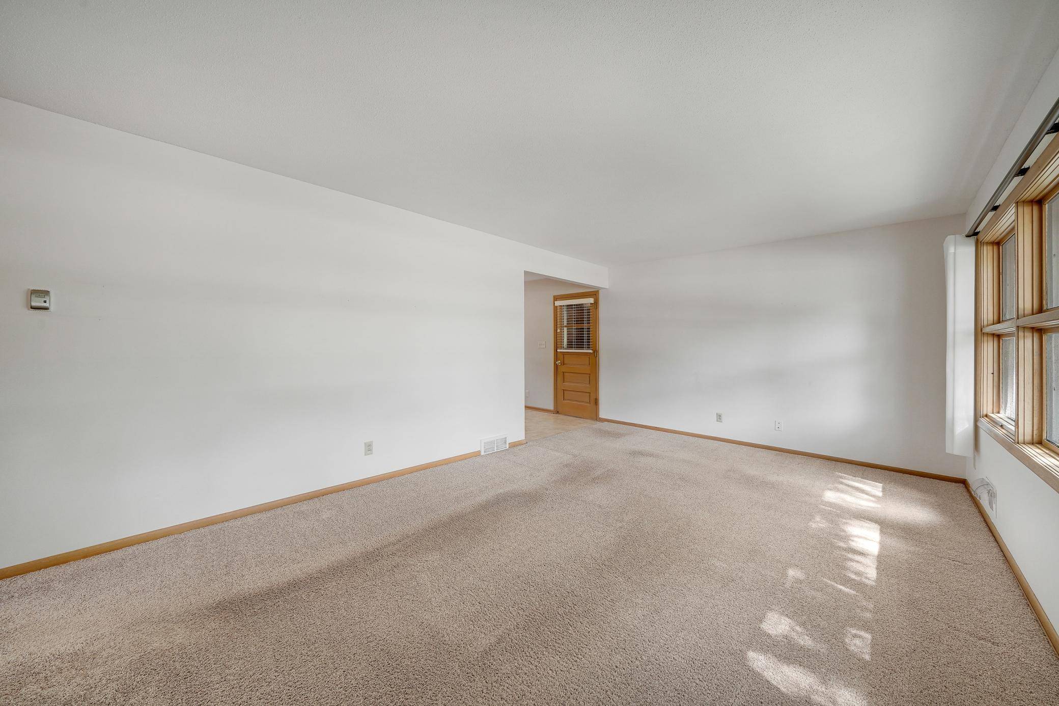 903 Parallel ST, Chaska, MN 55318