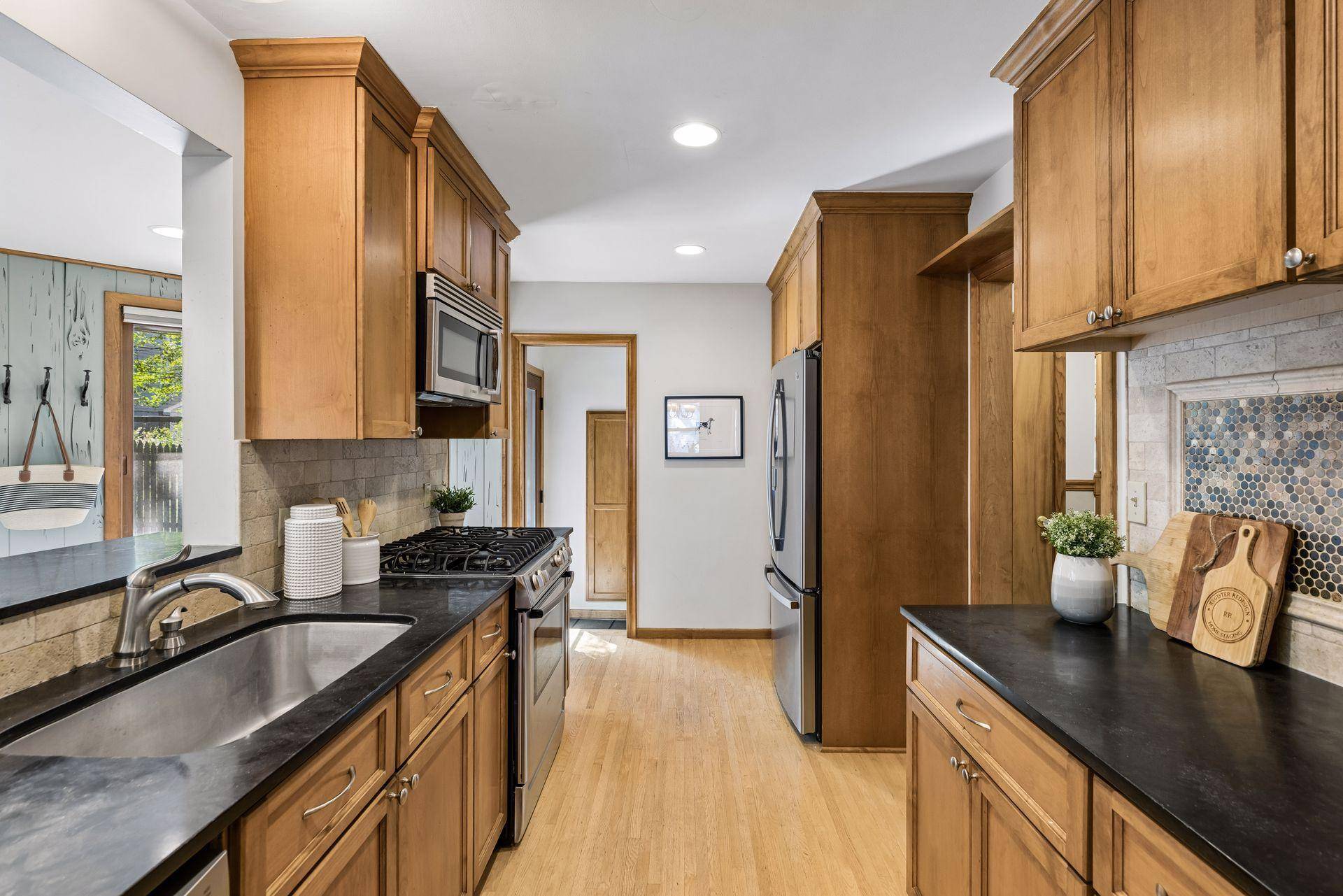 2911 W 54th ST, Minneapolis, MN 55410