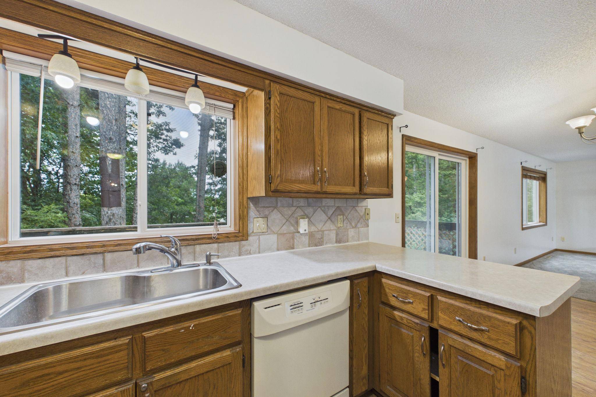 7018 43rd ST N, Oakdale, MN 55128