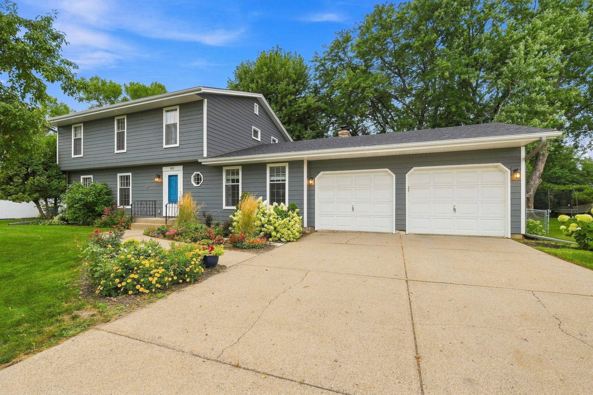 9672 Washburn AVE S, Bloomington, MN 55431