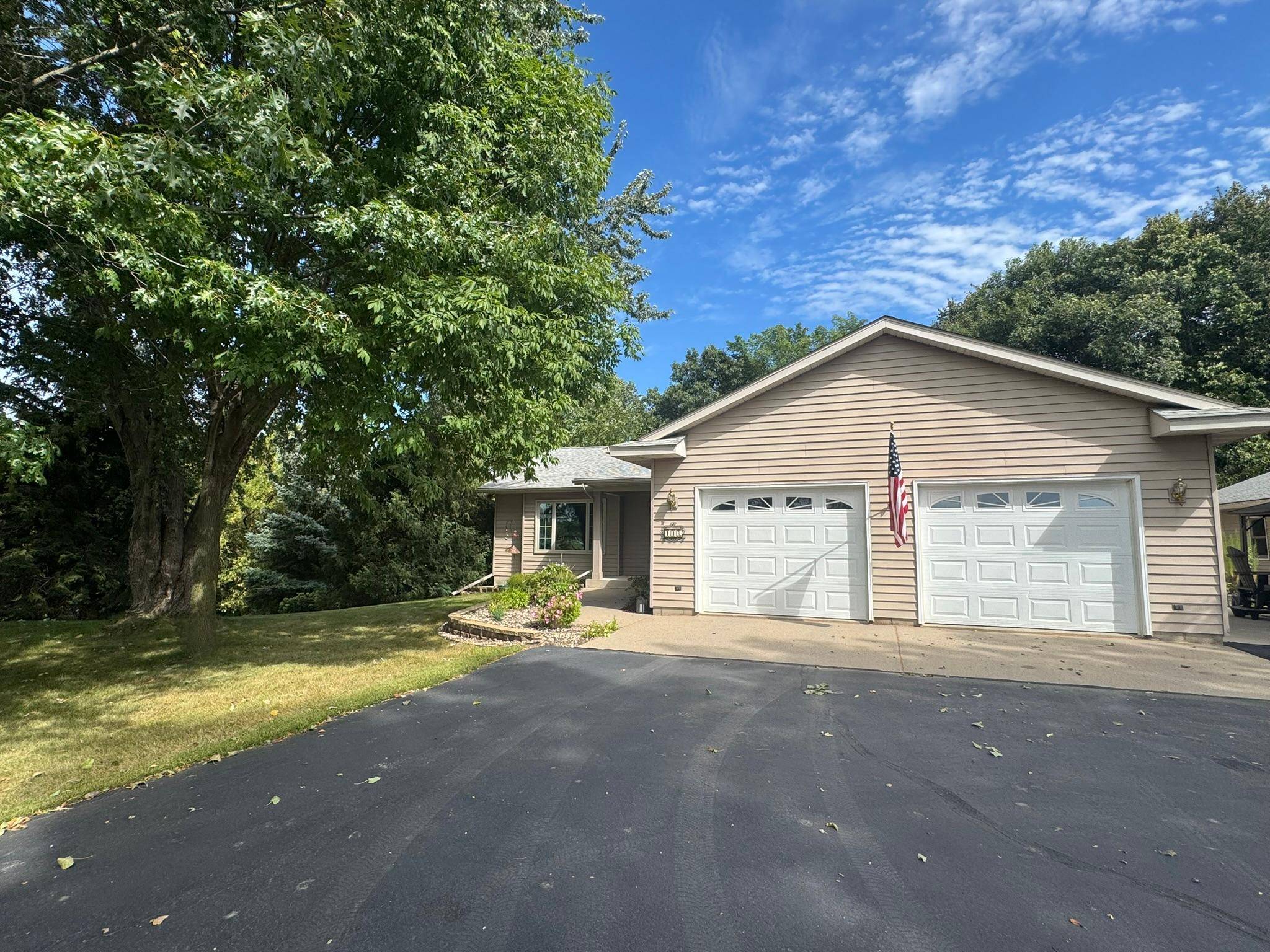 142 Jacks DR, Madison Lake, MN 56063