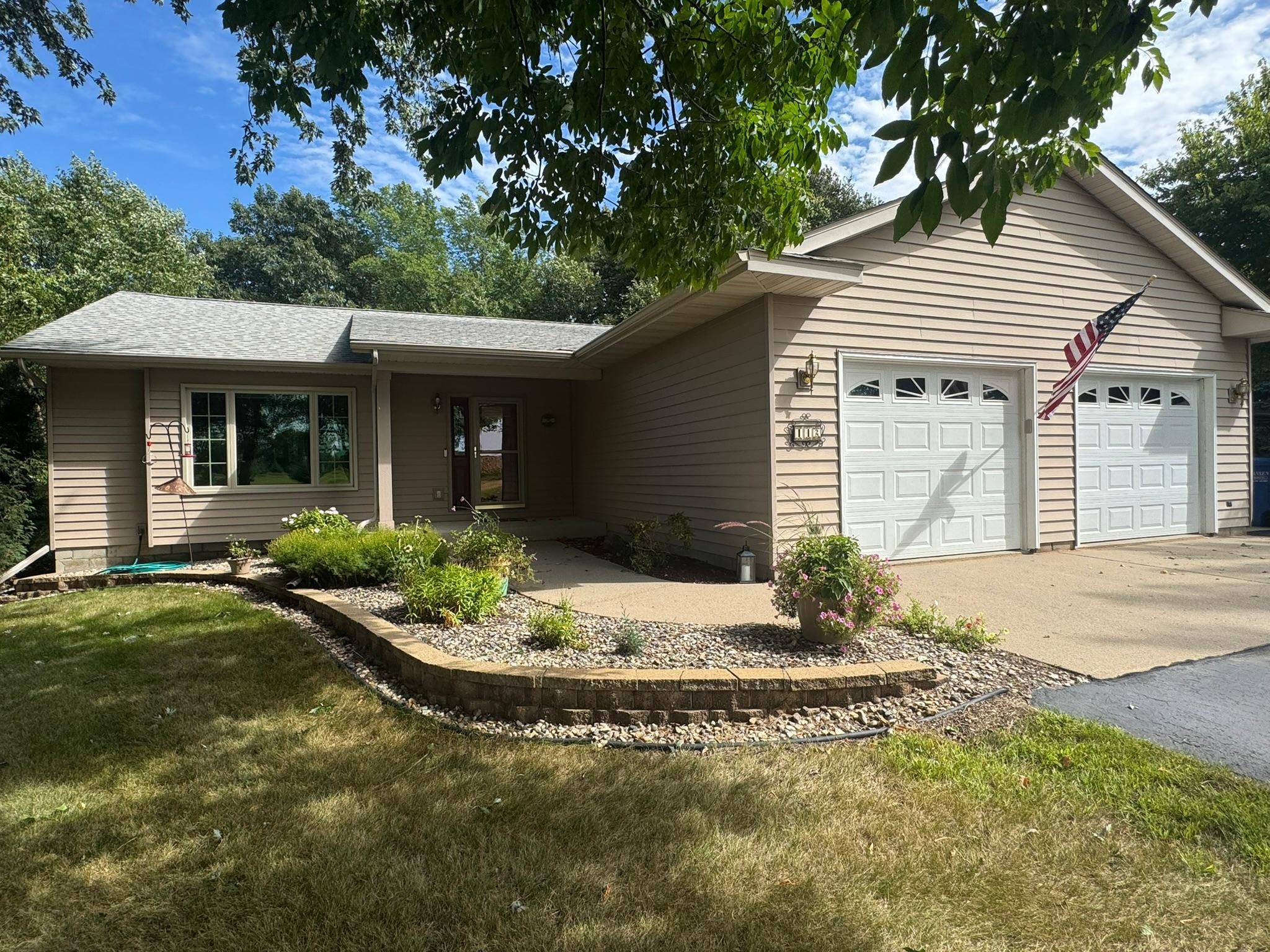 142 Jacks DR, Madison Lake, MN 56063