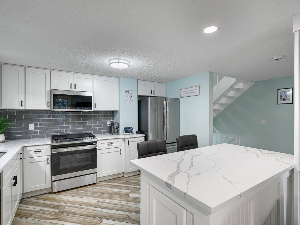 2060 13th AVE W, Shakopee, MN 55379