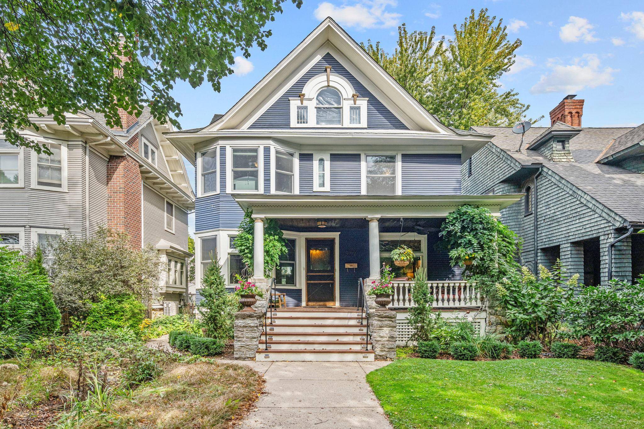 997 Lincoln AVE, Saint Paul, MN 55105