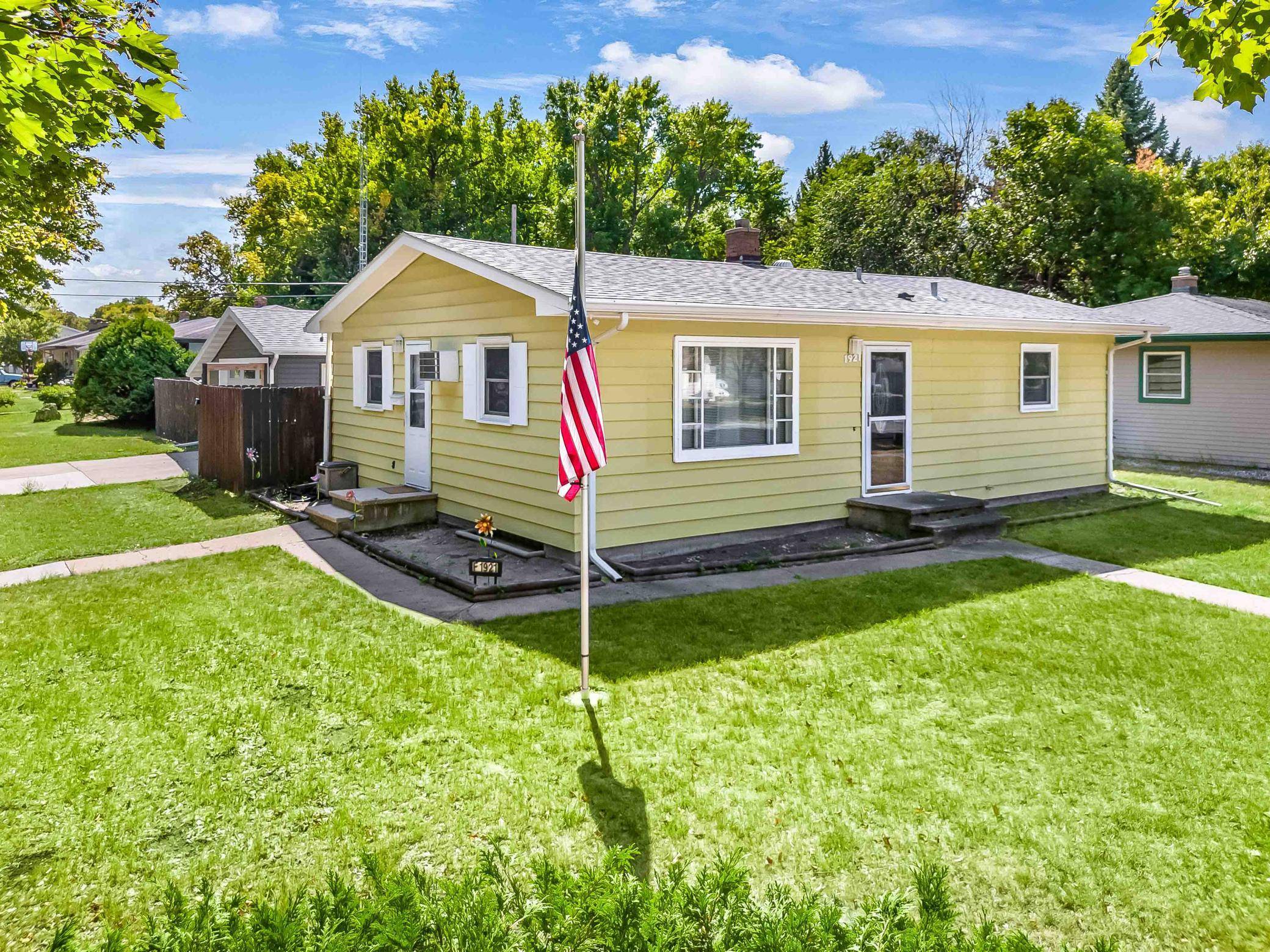 1921 N 10th AVE N, Moorhead, MN 56560