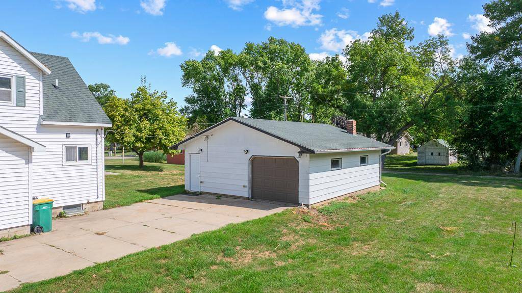 303 S Brook ST, Hendricks, MN 56136