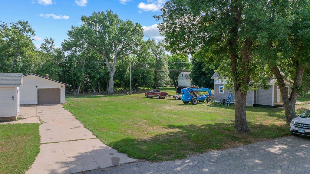 303 S Brook ST, Hendricks, MN 56136
