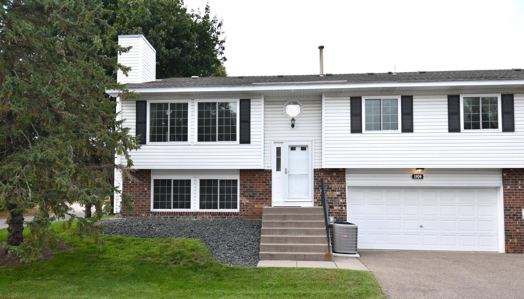 1929 Bielenberg DR, Woodbury, MN 55125