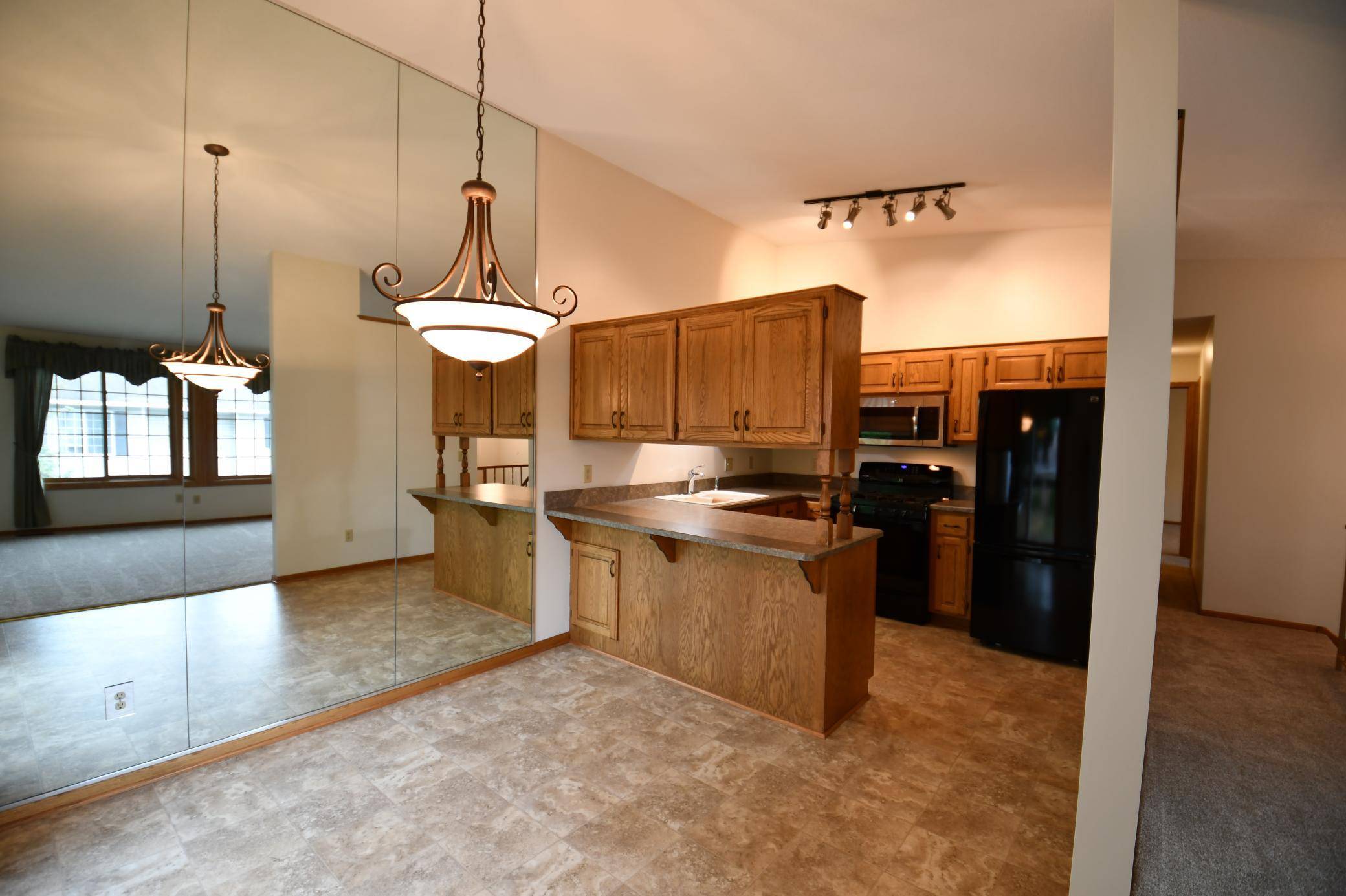 1929 Bielenberg DR, Woodbury, MN 55125