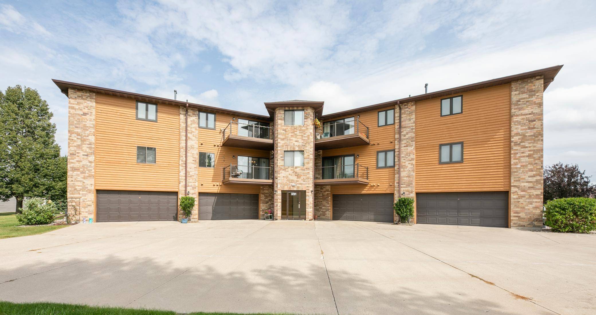 3201 14th ST S #203, Moorhead, MN 56560
