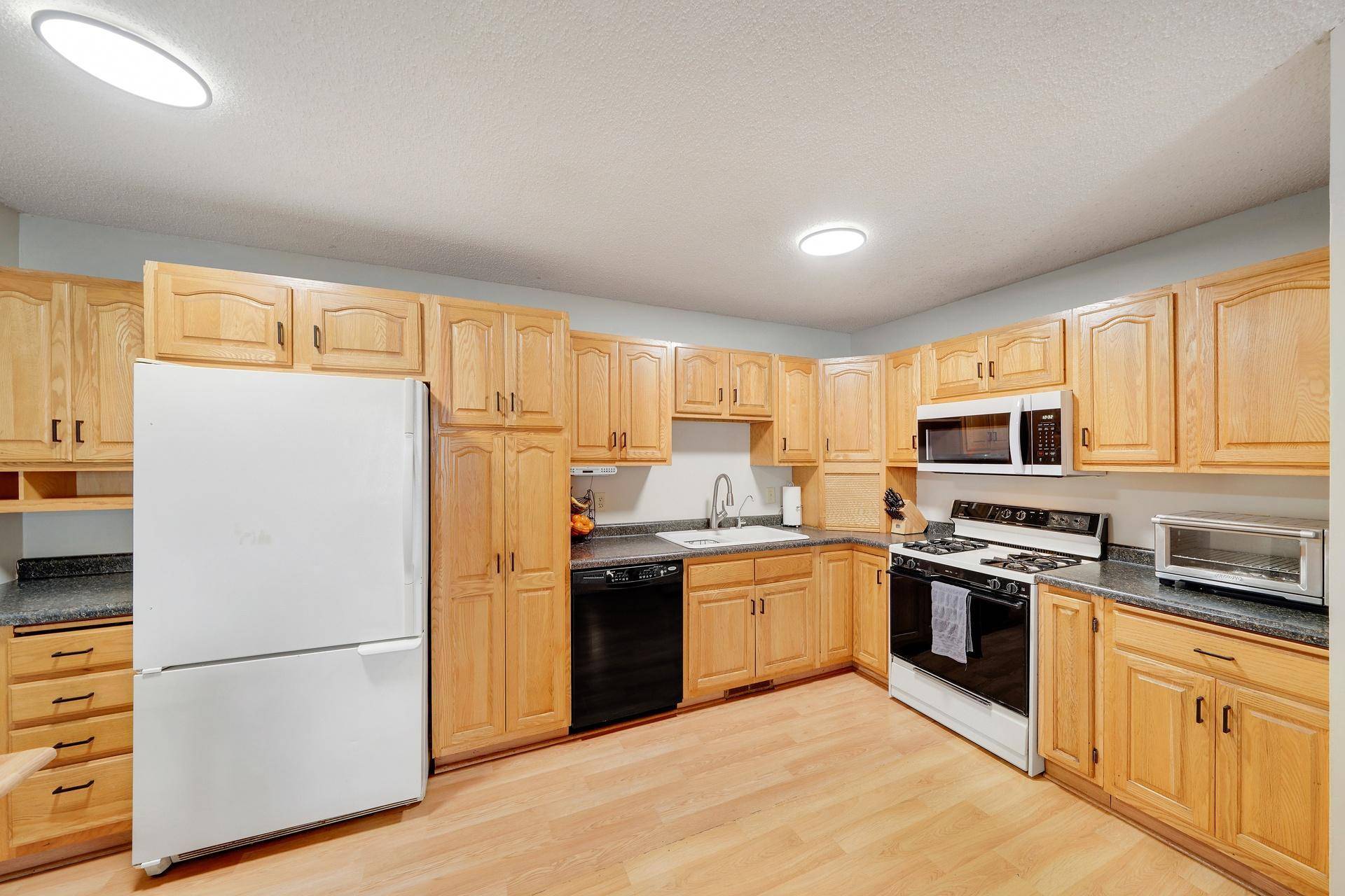 301 Cari Park LN, Hastings, MN 55033
