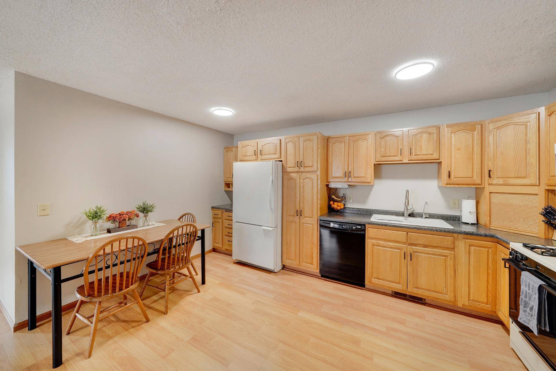 301 Cari Park LN, Hastings, MN 55033