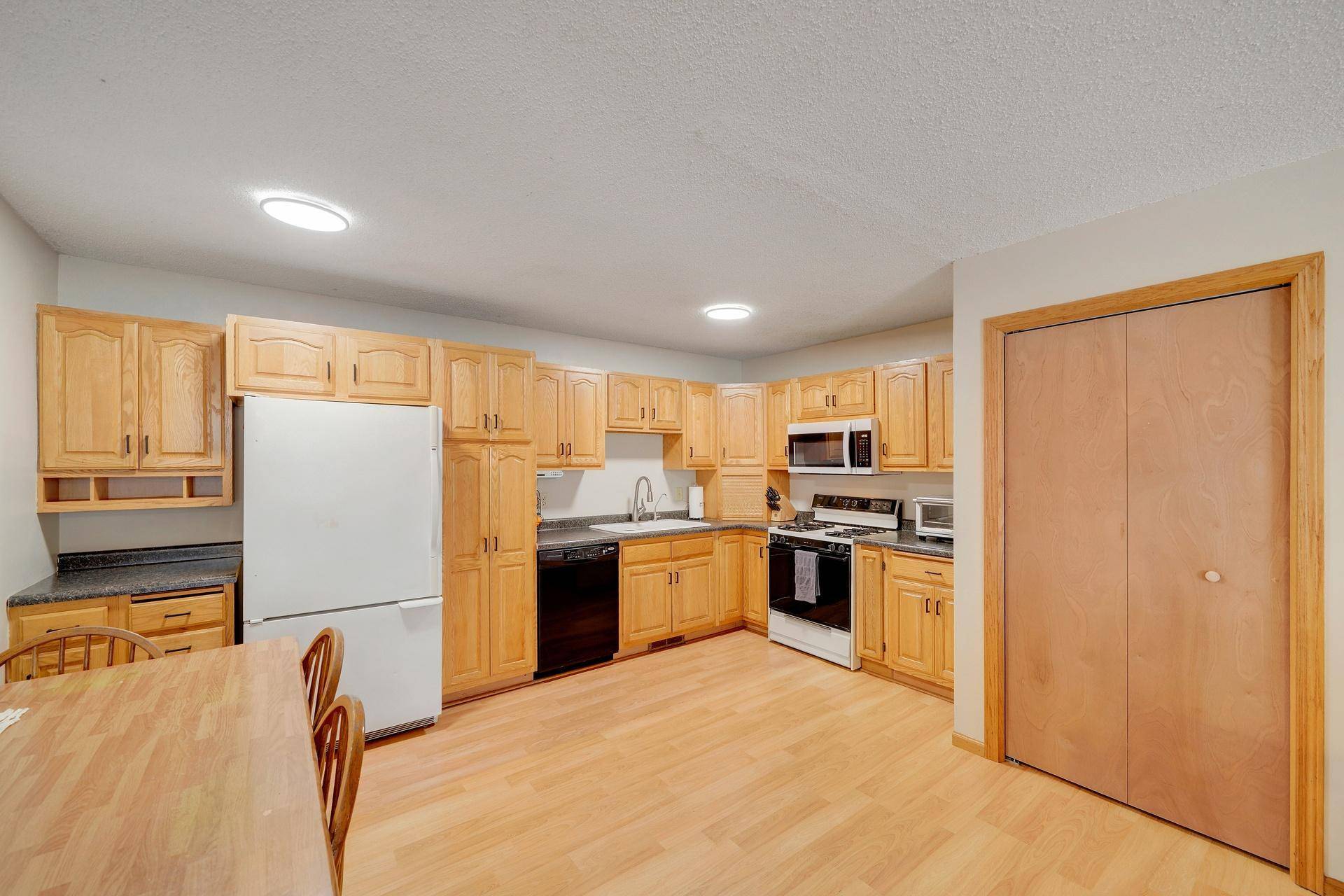 301 Cari Park LN, Hastings, MN 55033