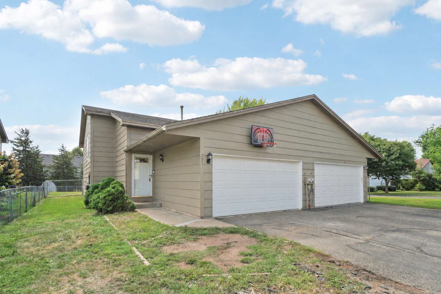 301 Cari Park LN, Hastings, MN 55033