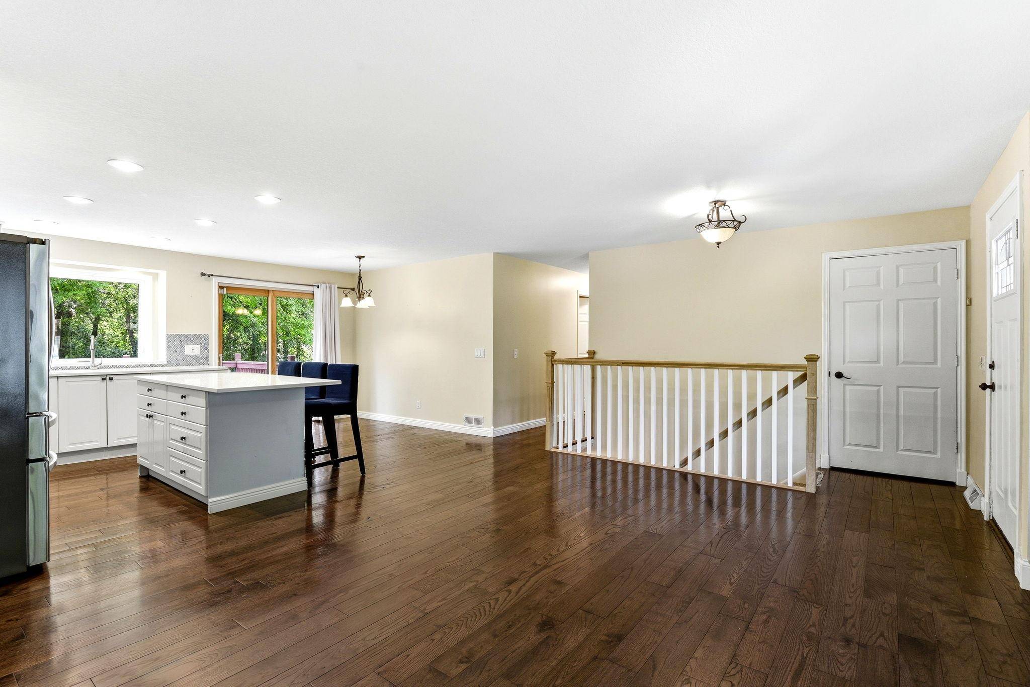 7064 Springhill CIR, Eden Prairie, MN 55346
