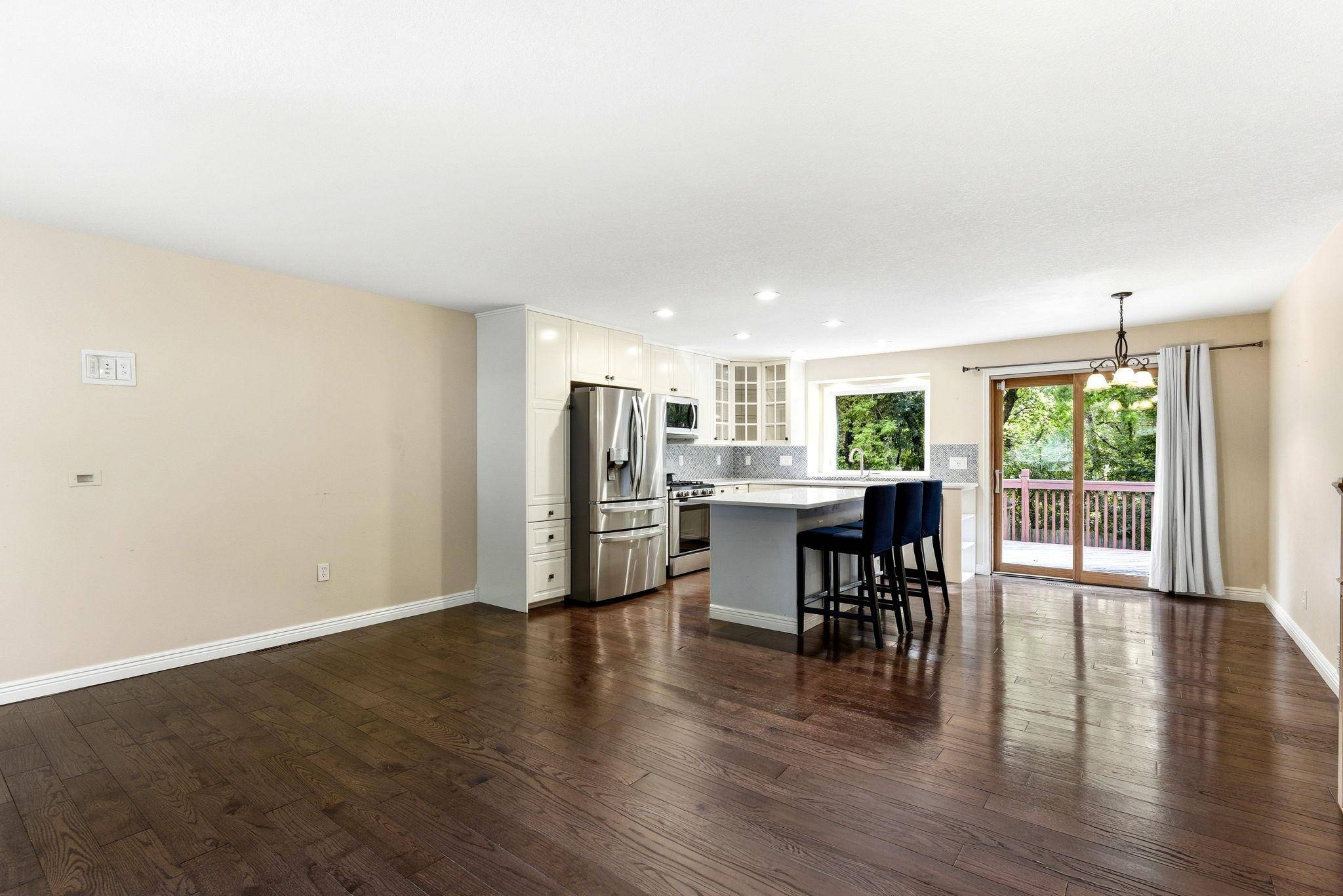 7064 Springhill CIR, Eden Prairie, MN 55346