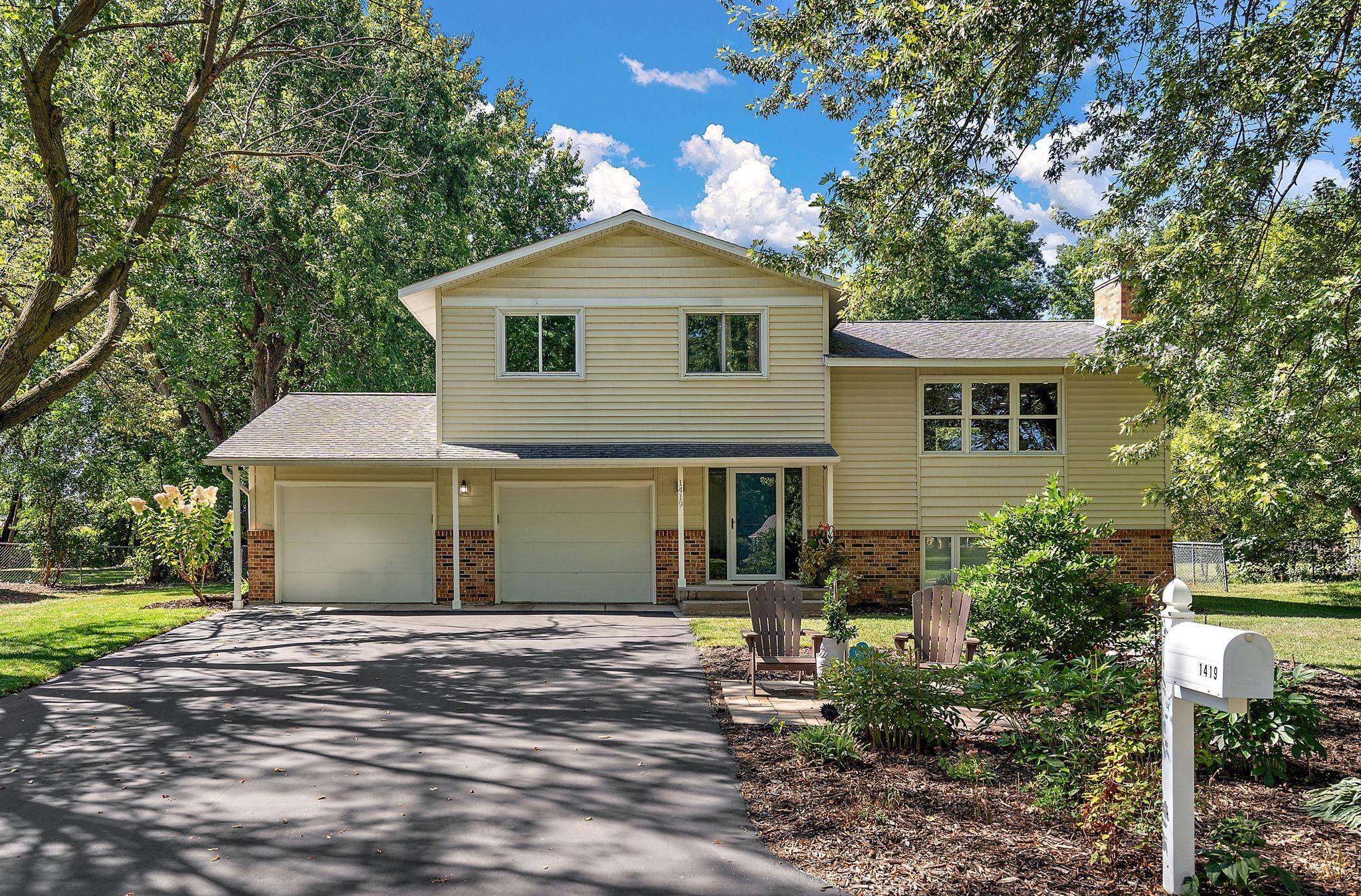 1419 Three Oaks AVE, Maple Plain, MN 55359