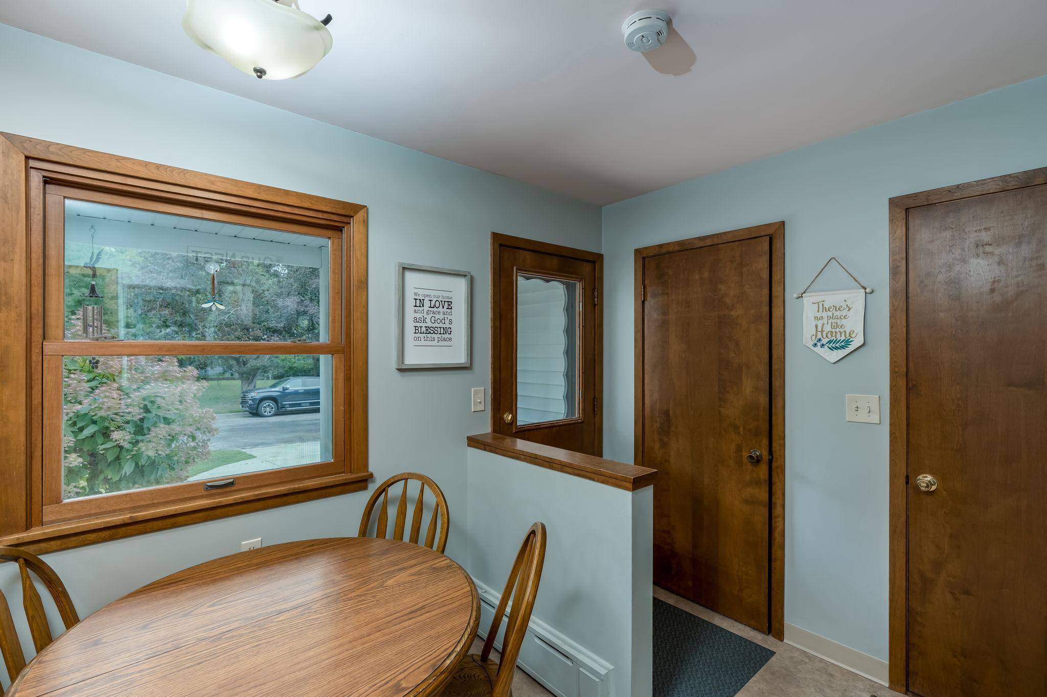828 Lower Johnson CIR, Saint Peter, MN 56082