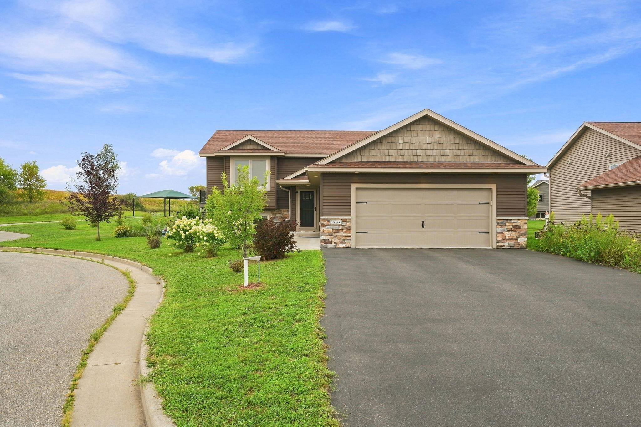 2237 Pioneer TRL, New Richmond, WI 54017