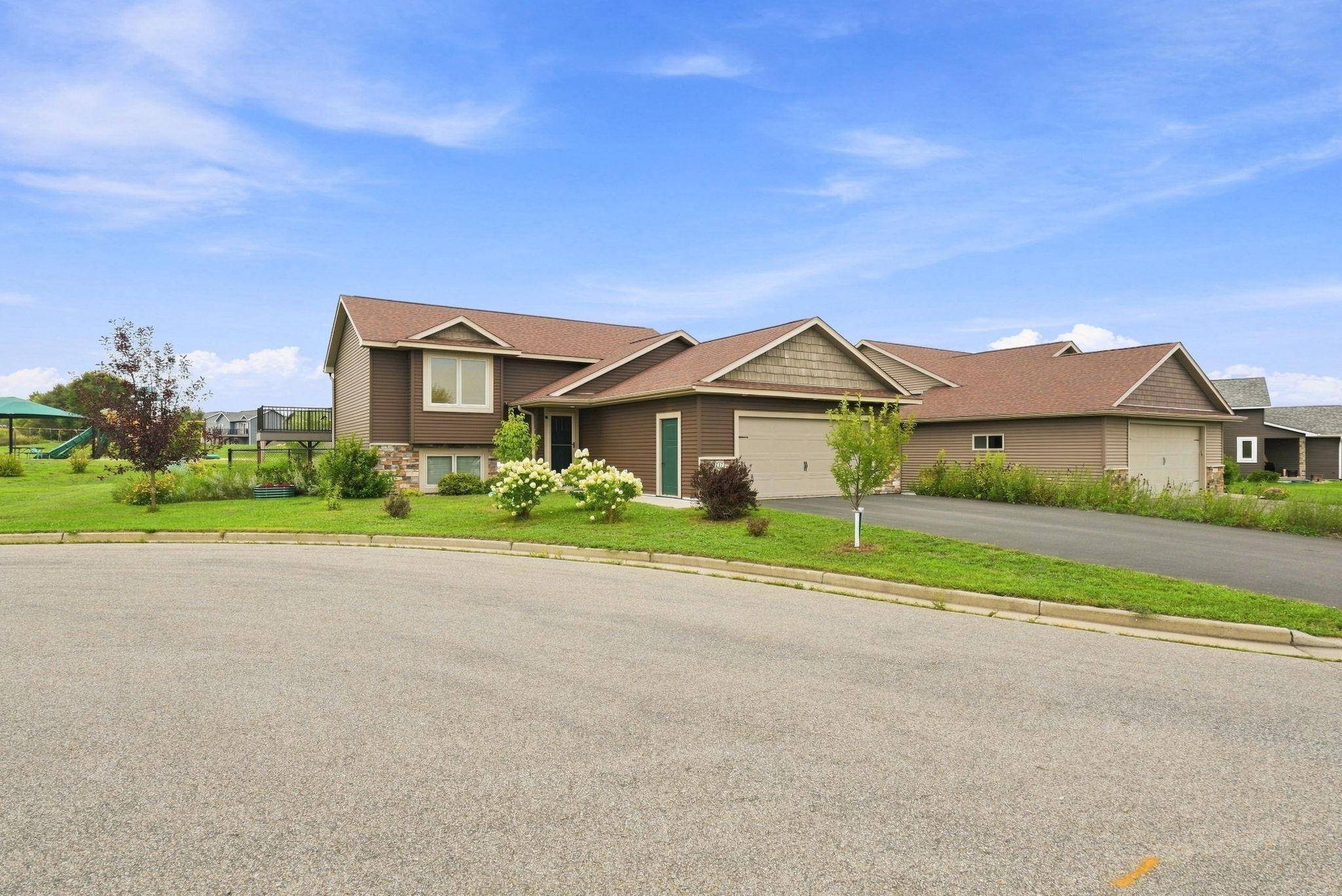 2237 Pioneer TRL, New Richmond, WI 54017