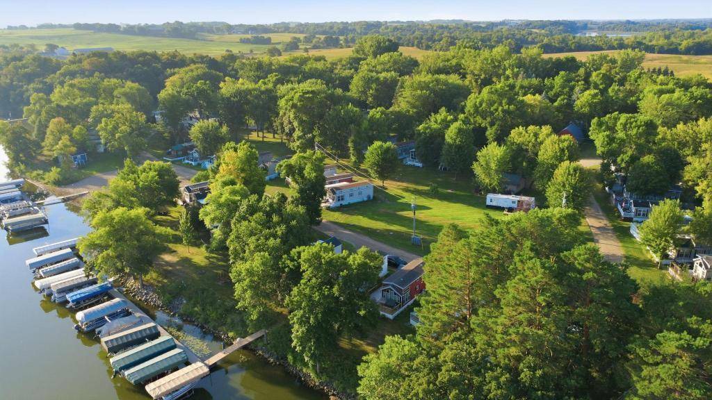 18096 Browns Lake RD, Richmond, MN 56368