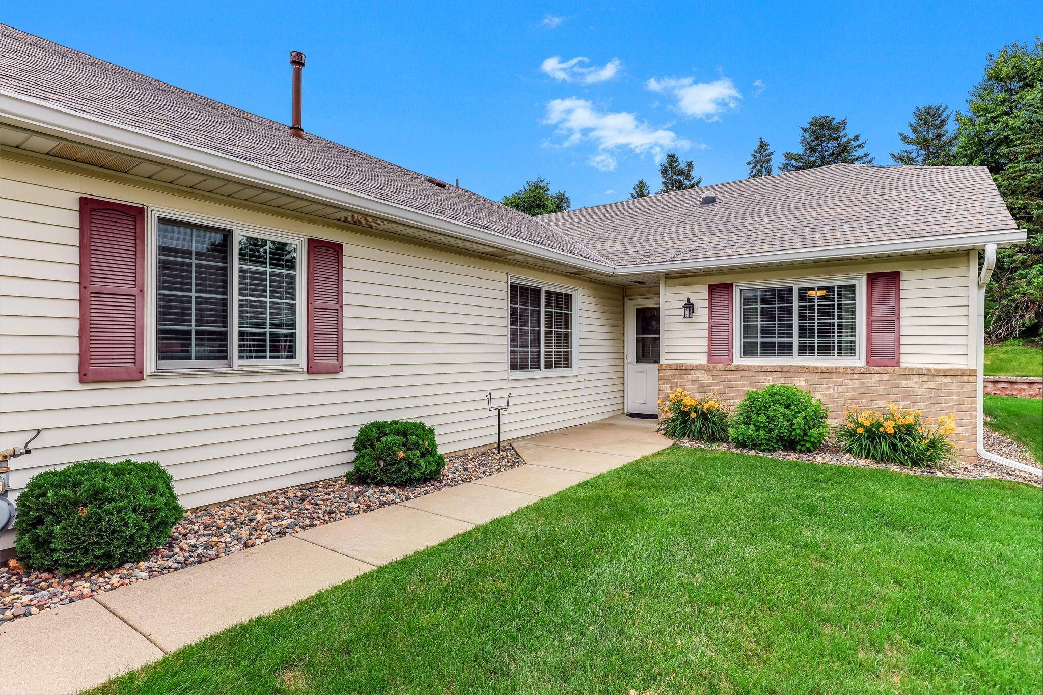 7580 Newbury RD, Woodbury, MN 55125