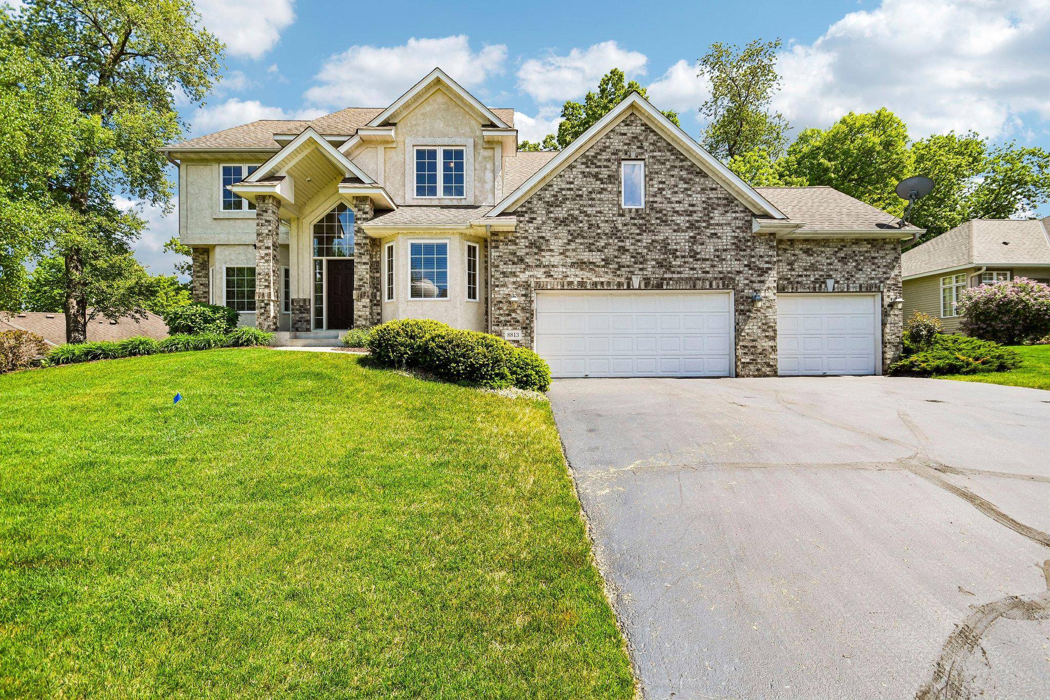 8813 Woodhill DR, Savage, MN 55378