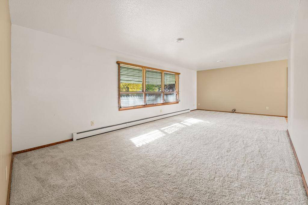2807 Edgewood DR N, Fargo, ND 58102