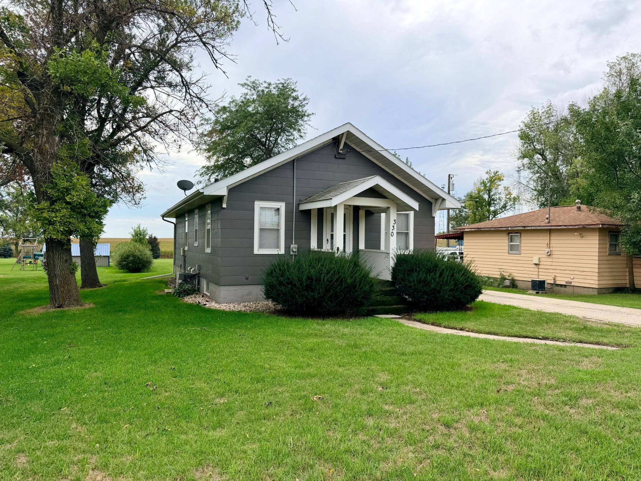 330 E 4th ST, Lismore, MN 56155
