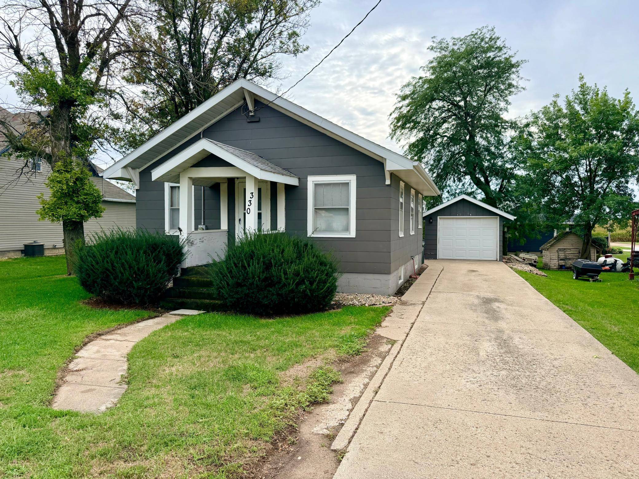 330 E 4th ST, Lismore, MN 56155