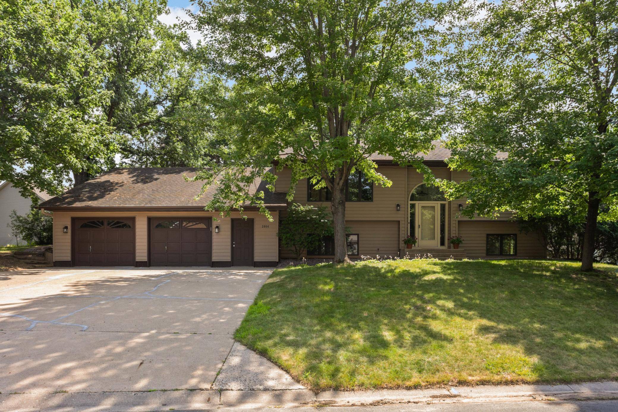 2064 Pin Oak DR, Eagan, MN 55122