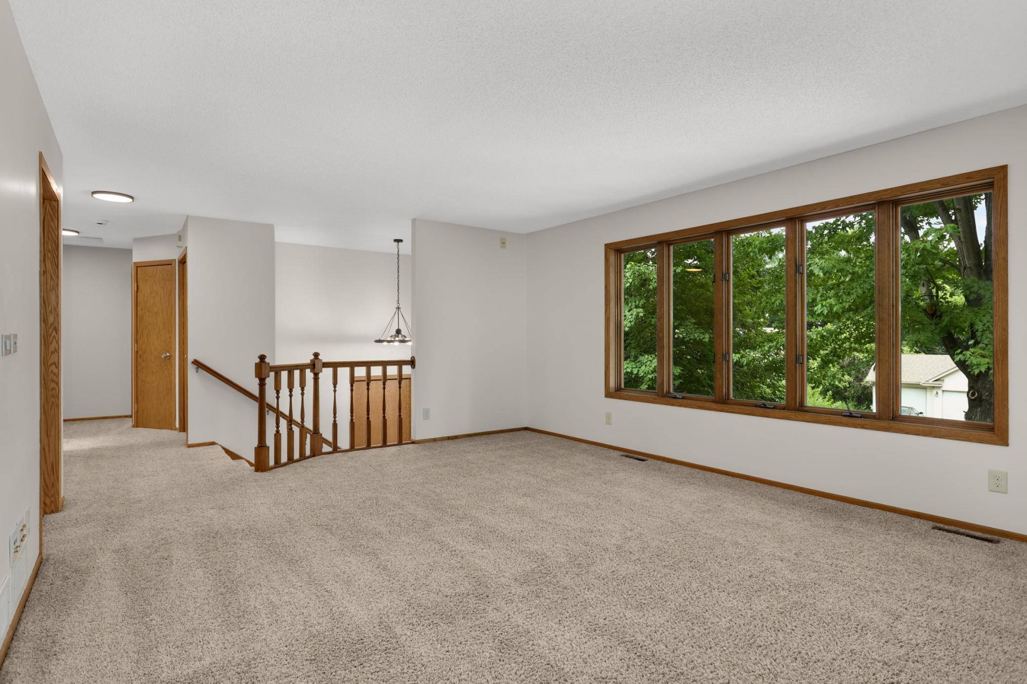 2064 Pin Oak DR, Eagan, MN 55122