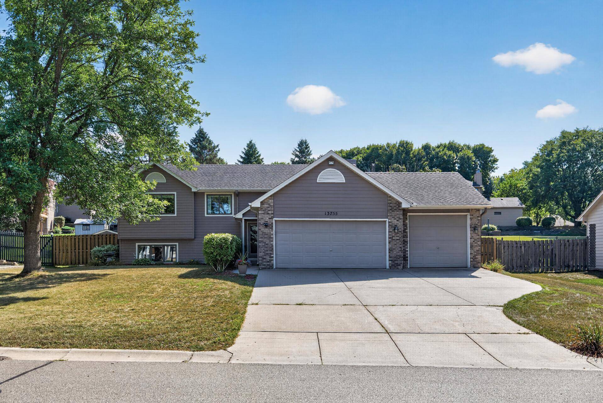 13755 94th AVE N, Maple Grove, MN 55369