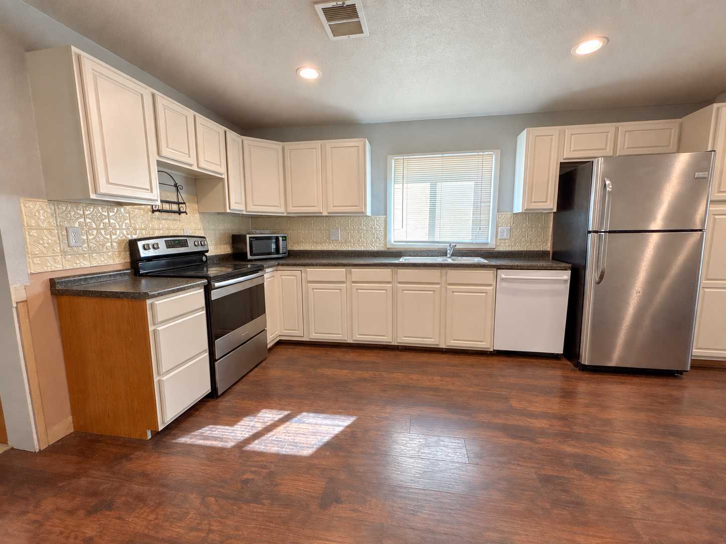 421 Langer AVE S, Casselton, ND 58012