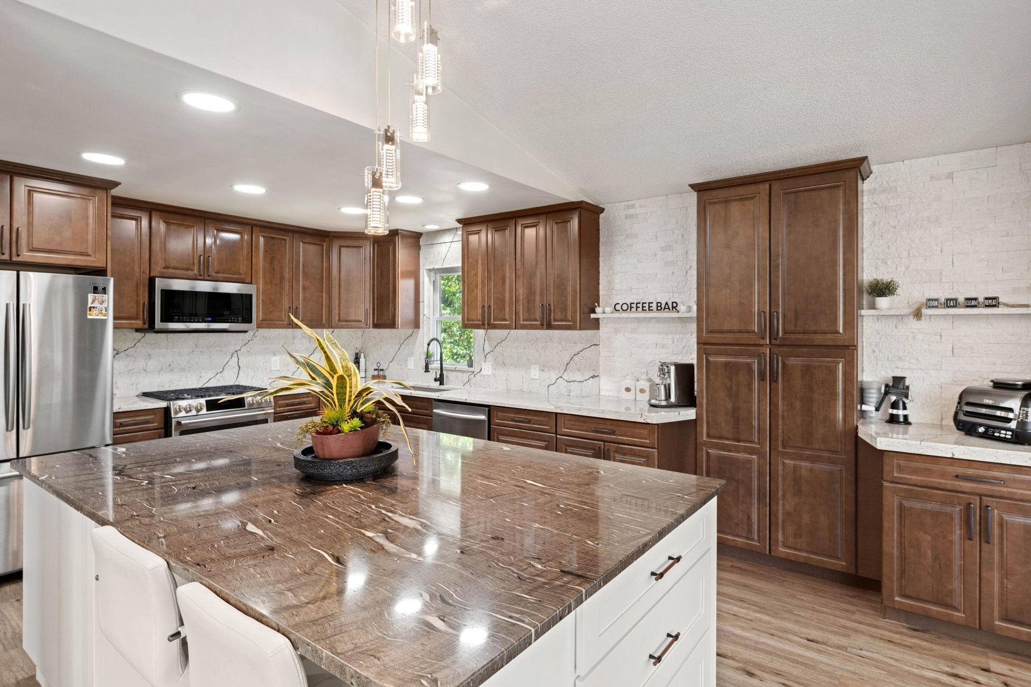7712 N College Park DR, Brooklyn Park, MN 55445