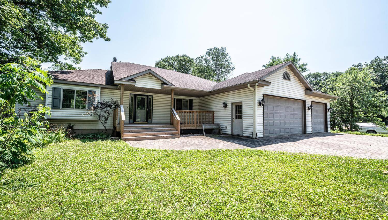 700 Ridge RD, Henderson, MN 56044