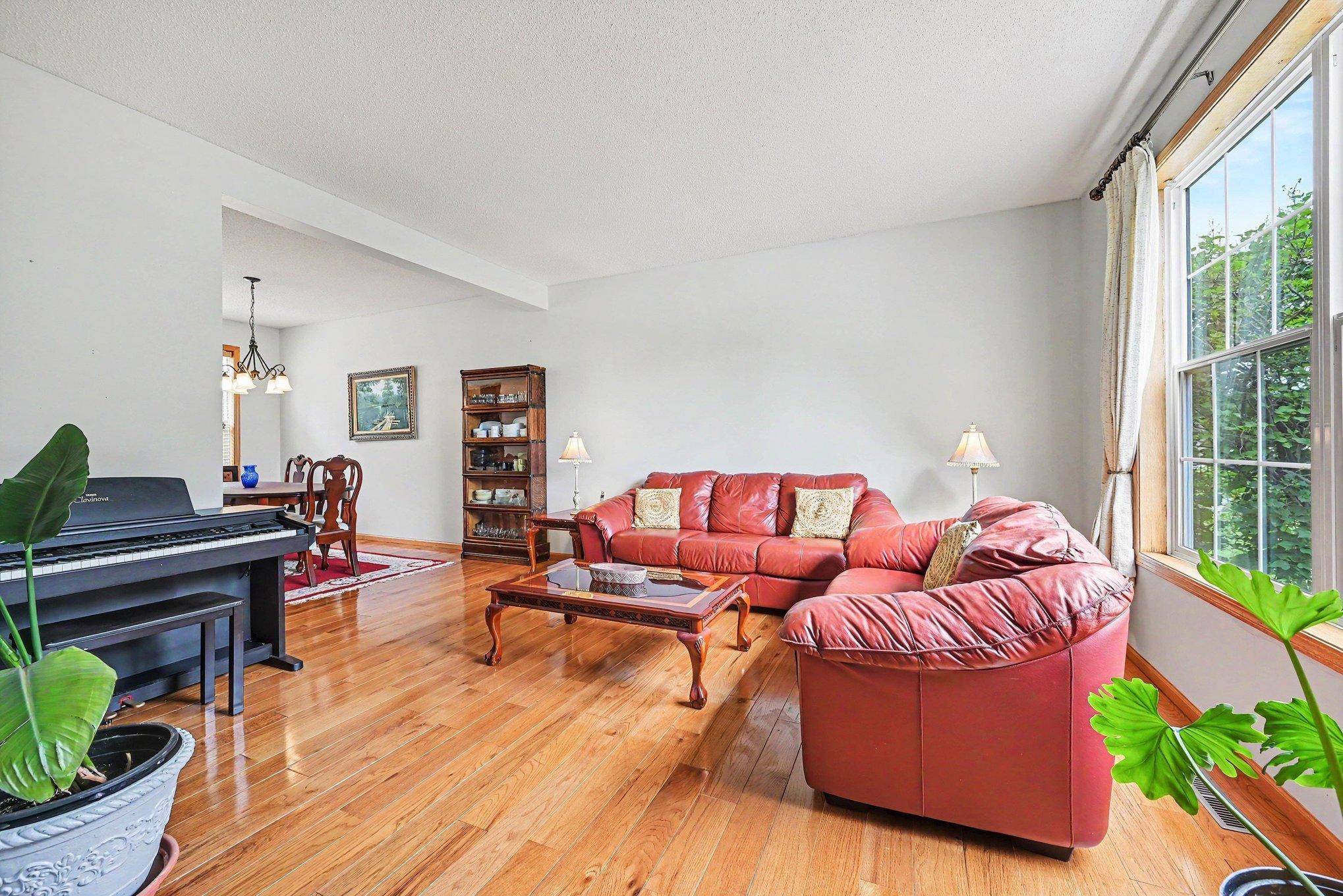 2466 Lone Eagle TRL, Woodbury, MN 55129
