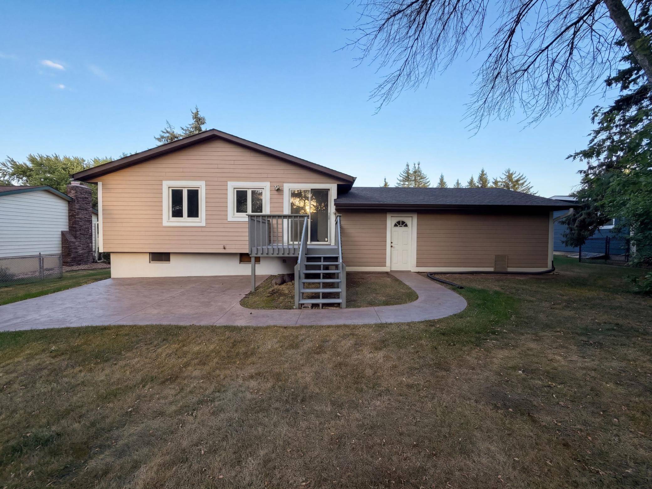 1896 Richal DR, Woodbury, MN 55125