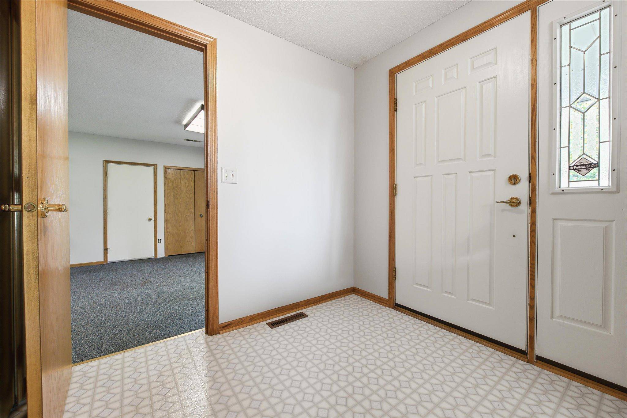5758 Heather Ridge DR, Shoreview, MN 55126