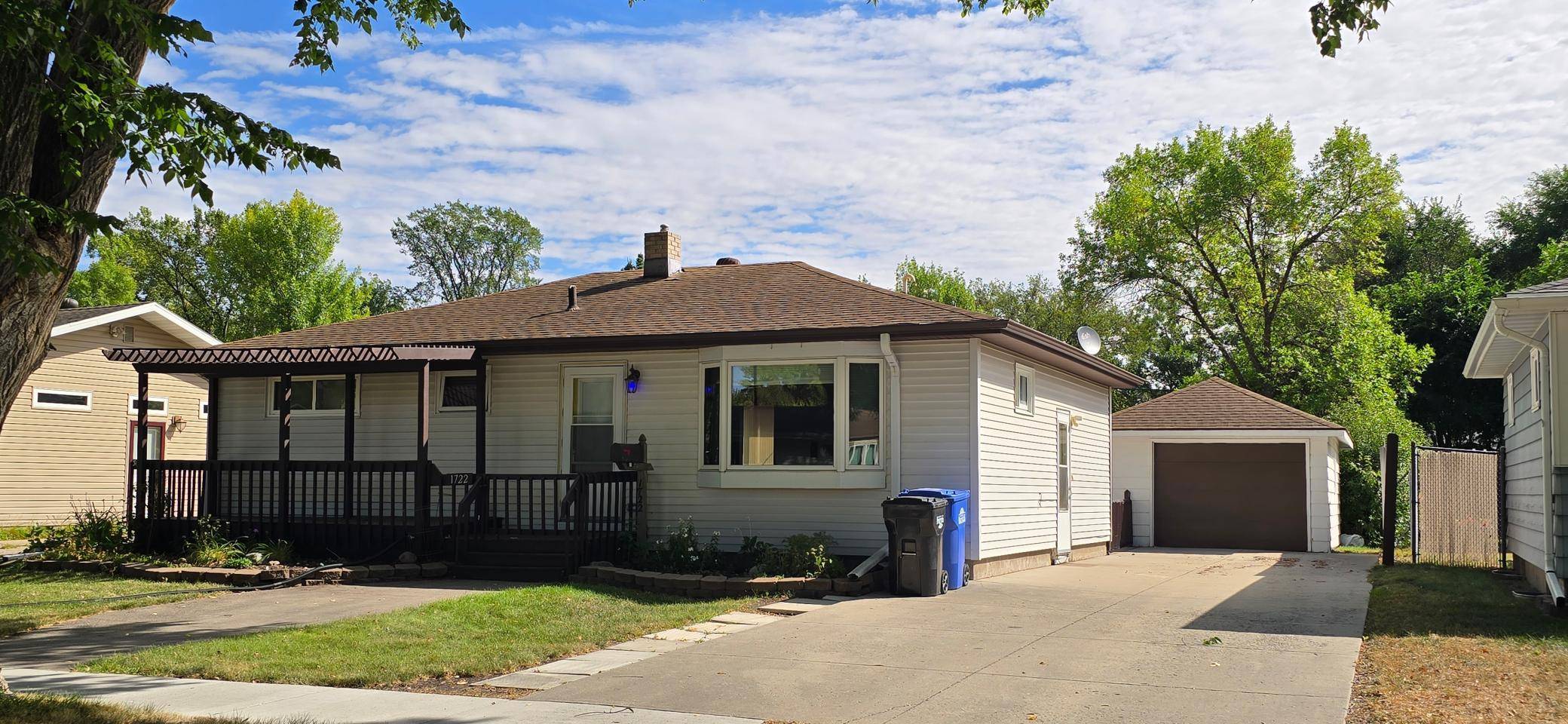 1722 14 1/2 ST S, Fargo, ND 58103