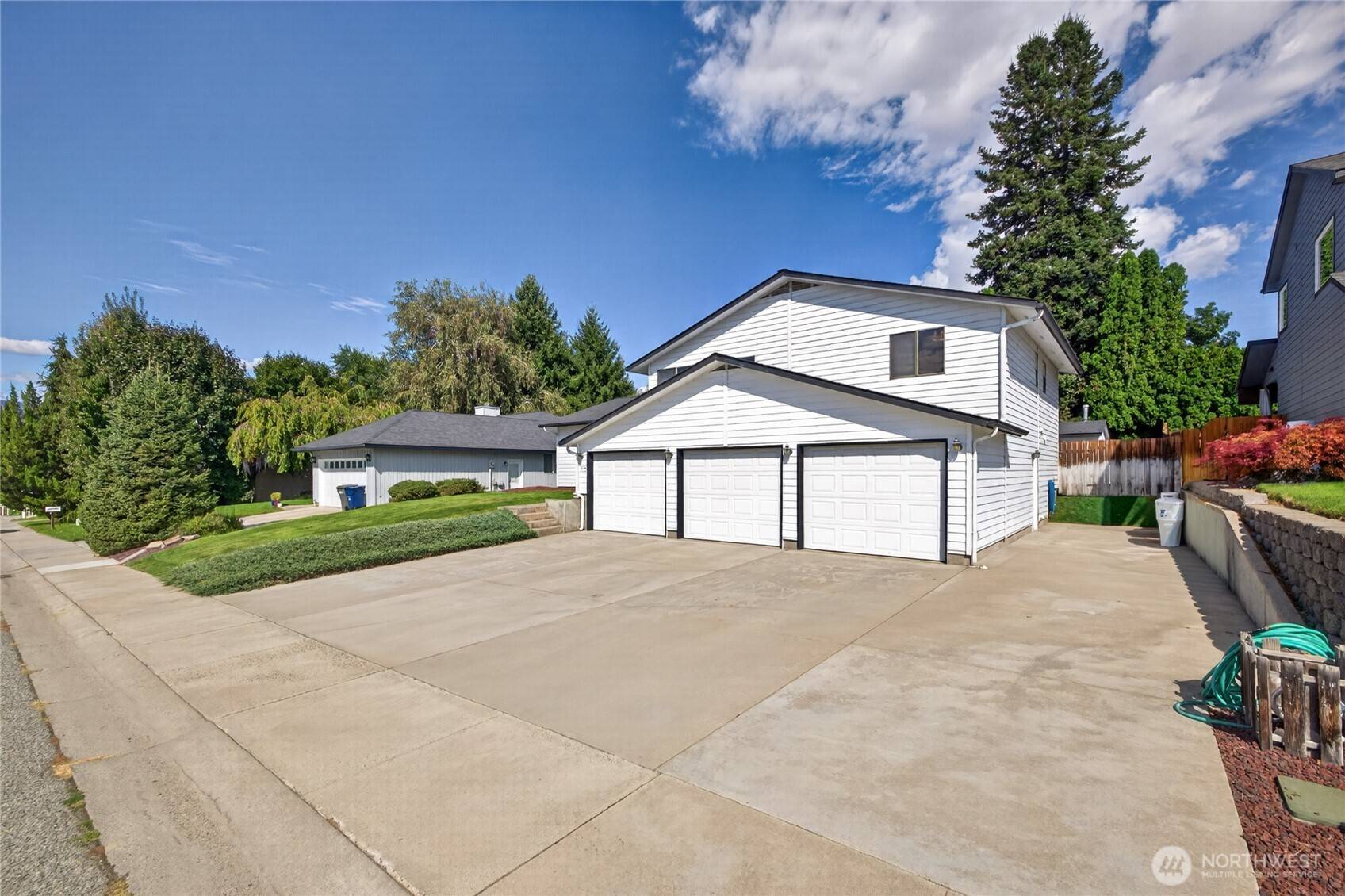 717 12th ST NE, East Wenatchee, WA 98802