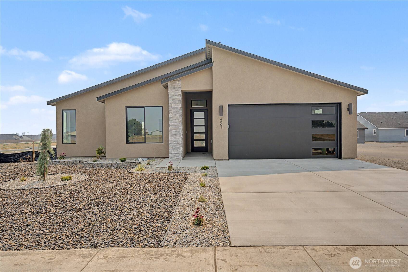 703 N ST NE, Quincy, WA 98848