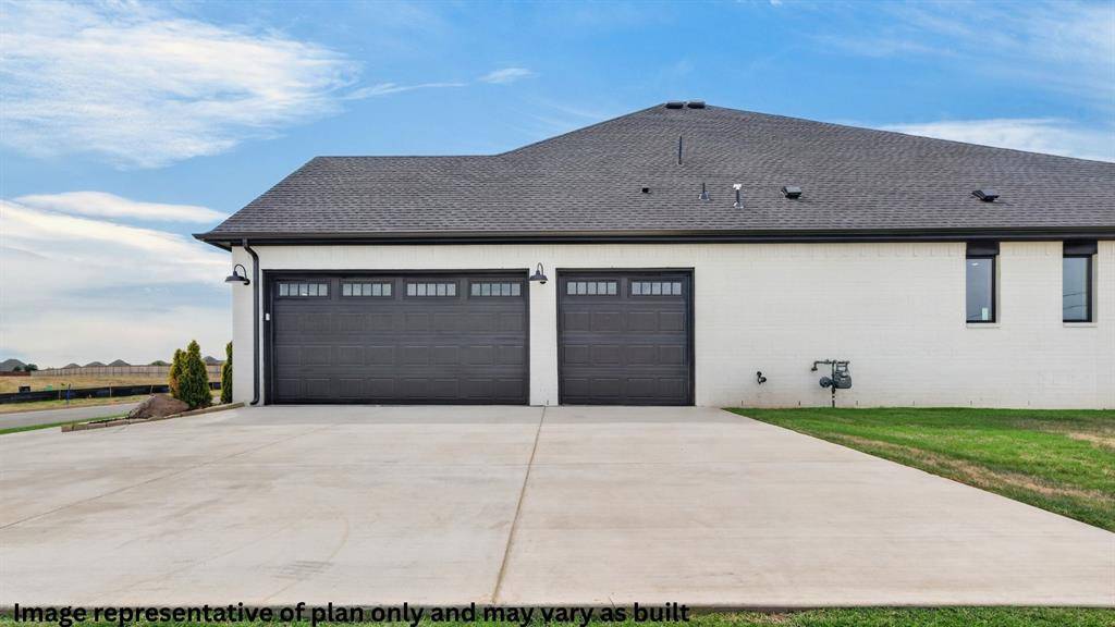 9017 Hidden Meadow DR, Edmond, OK 73007