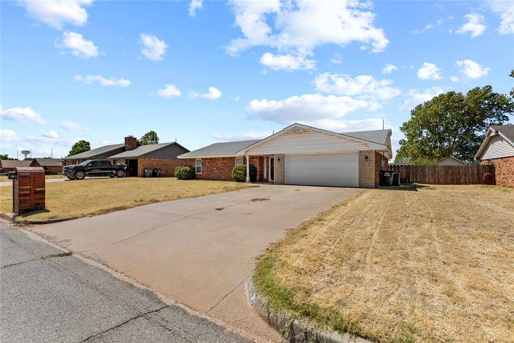 122 Randolph RD, Clinton, OK 73601