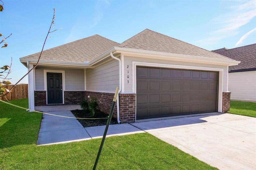2103 Crimson Lake BLVD, El Reno, OK 73036