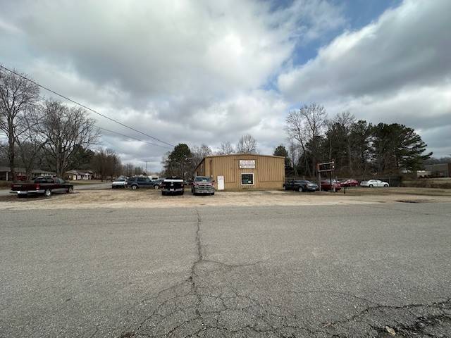 98 Oak Hill St, Camden, TN 38320