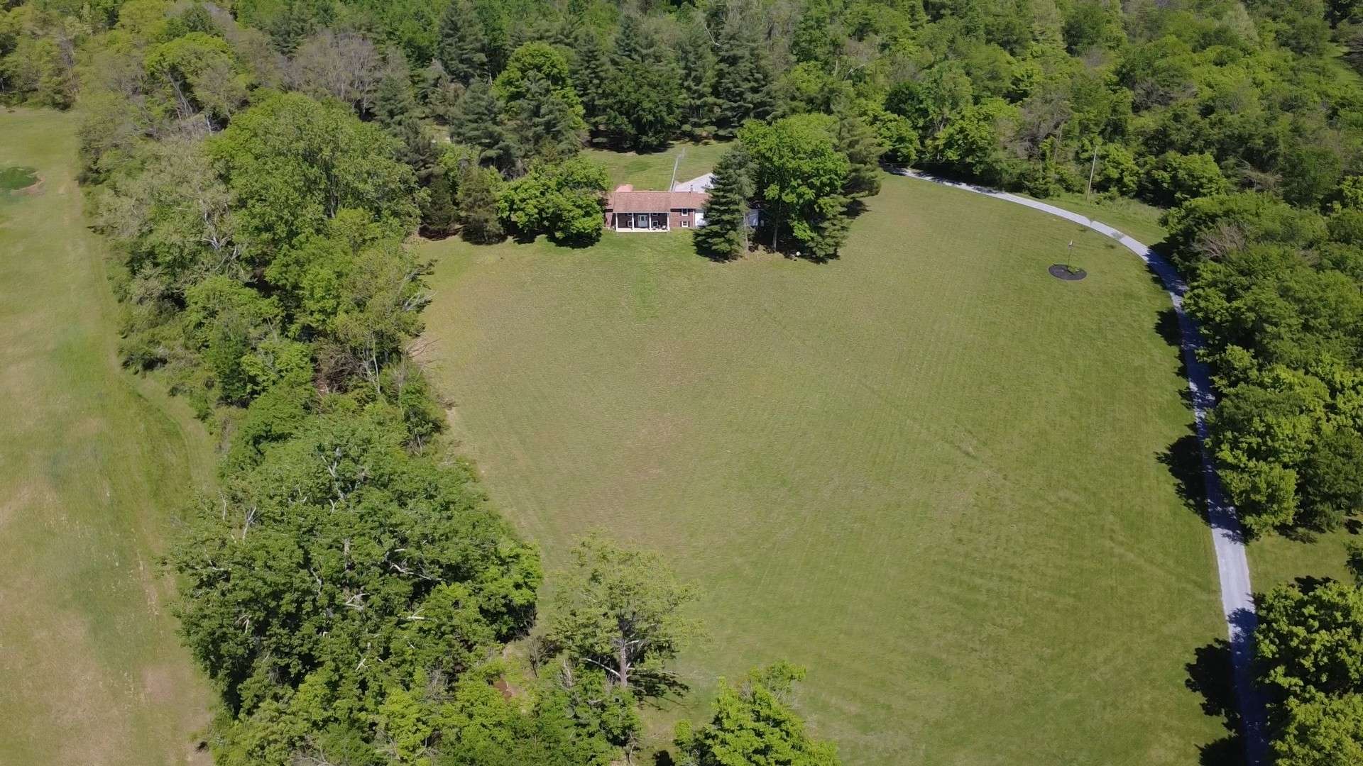293 E Piney Rd, Dickson, TN 37055
