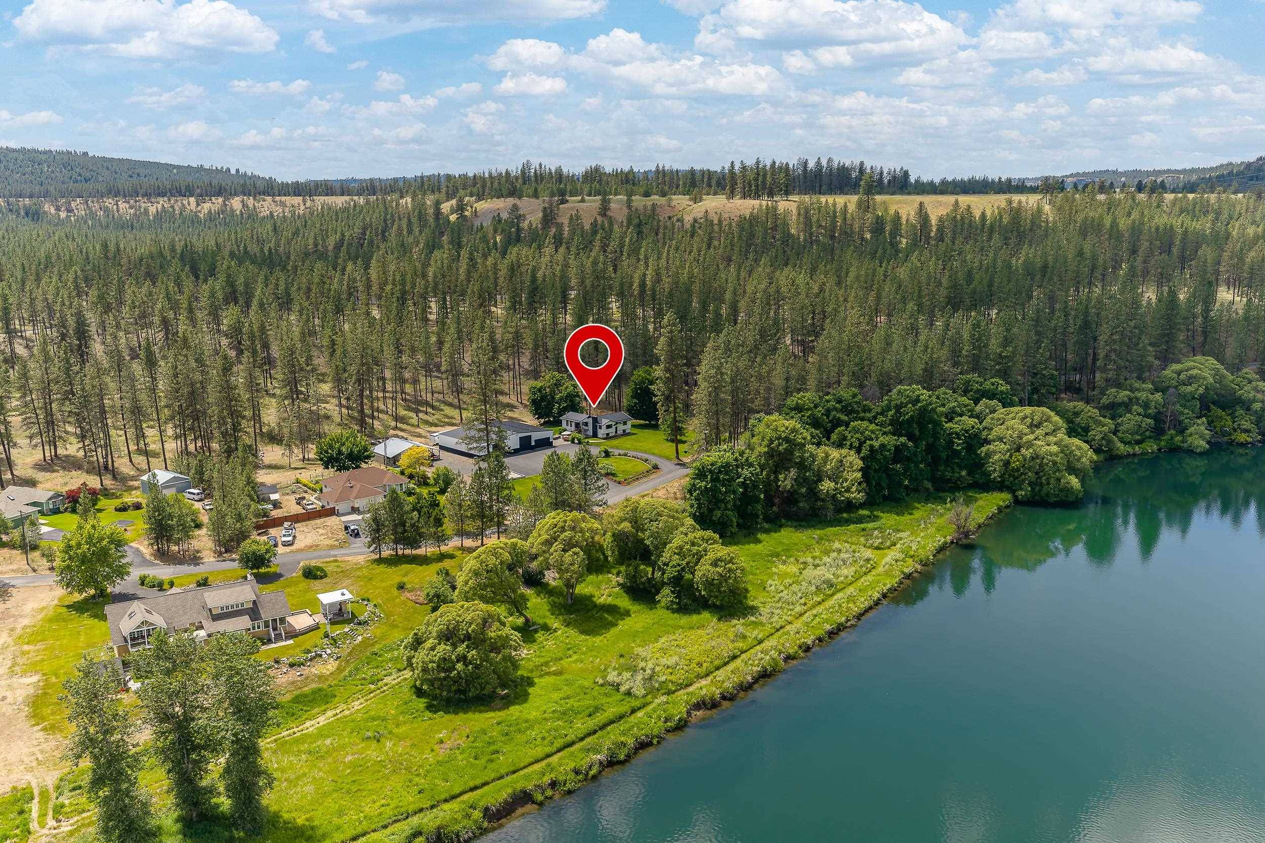 9427 N Riverside Park Dr, Nine Mile Falls, WA 99026