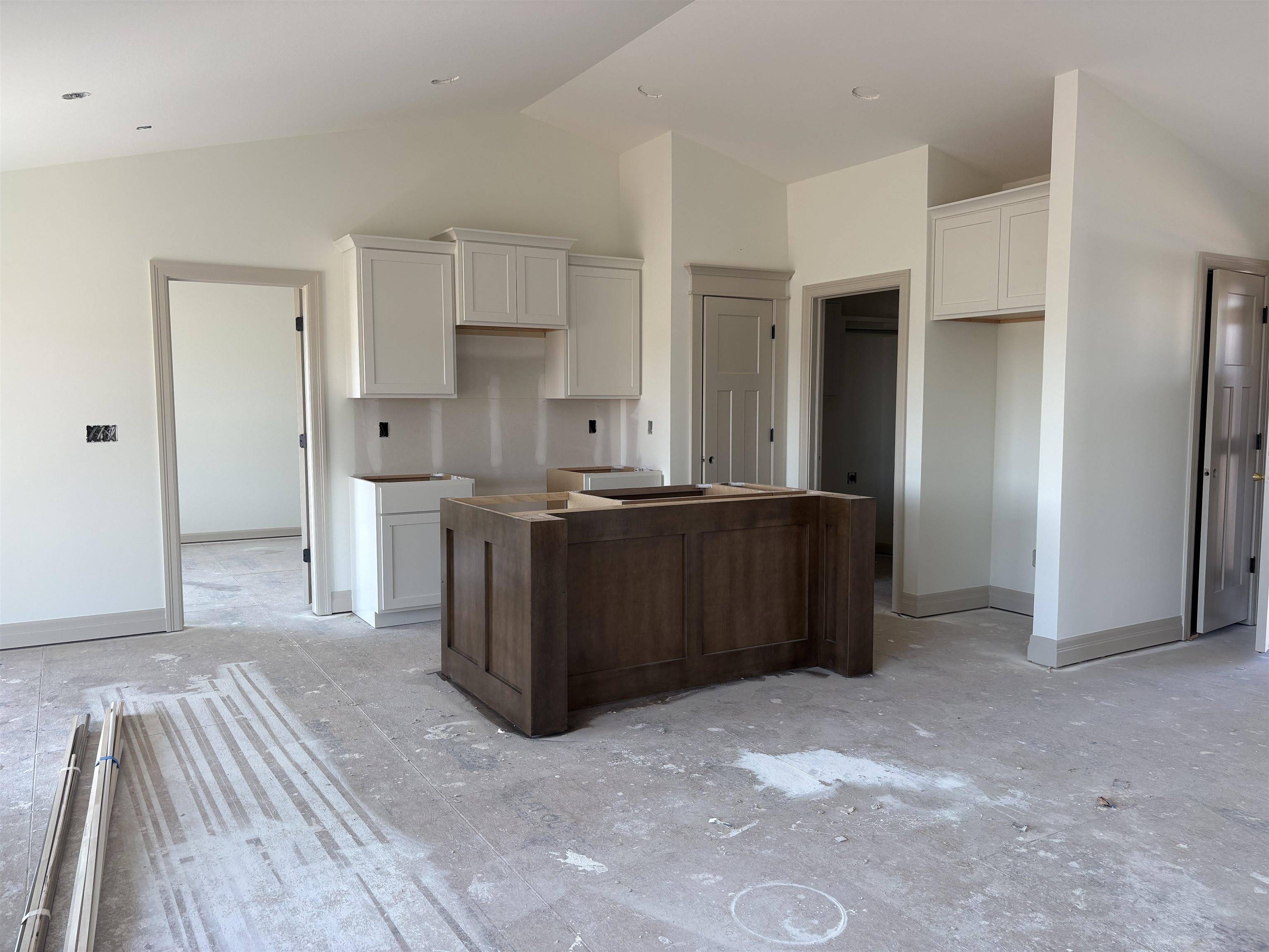 213 E Hanscom St, Derby, KS 67037