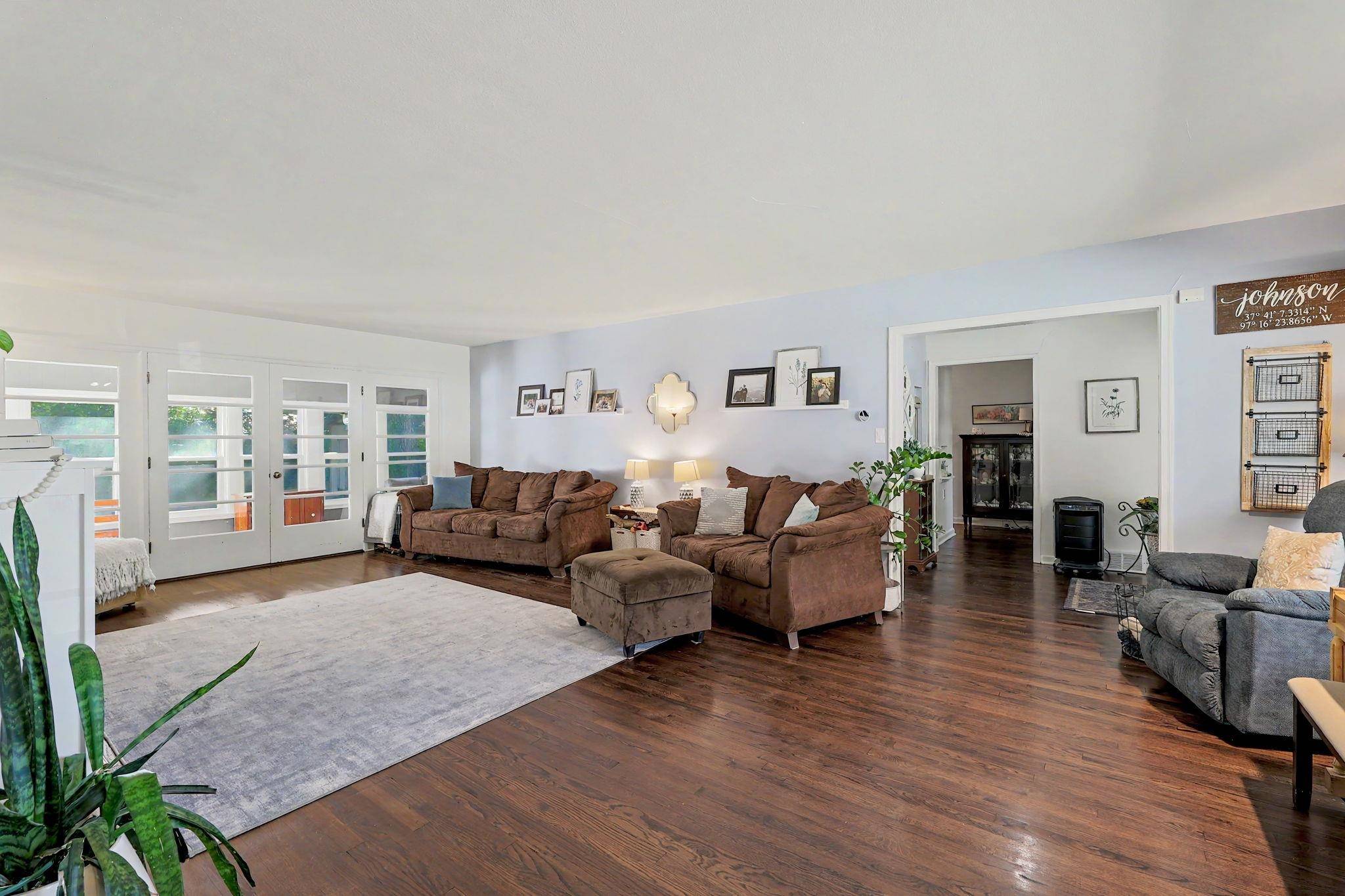 138 S PARKWOOD LN, Wichita, KS 67218-1613